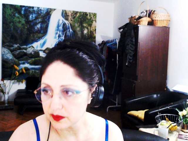 1imperatriza live cam on BongaCams