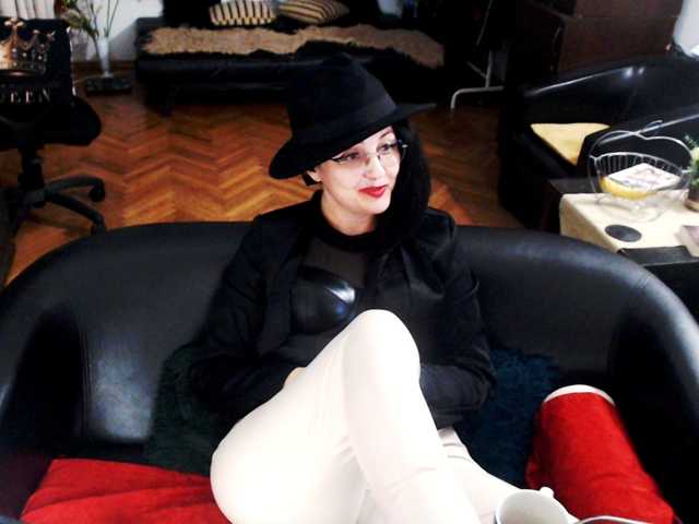 1imperatriza live cam on BongaCams