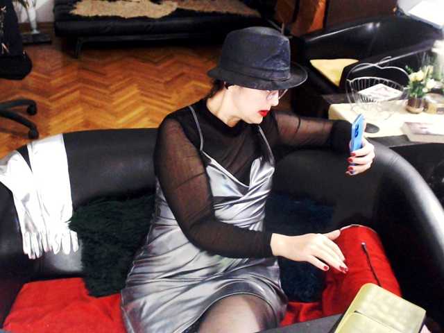 1imperatriza live cam on BongaCams