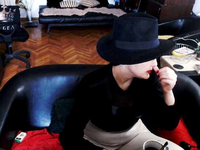 1imperatriza live cam on BongaCams