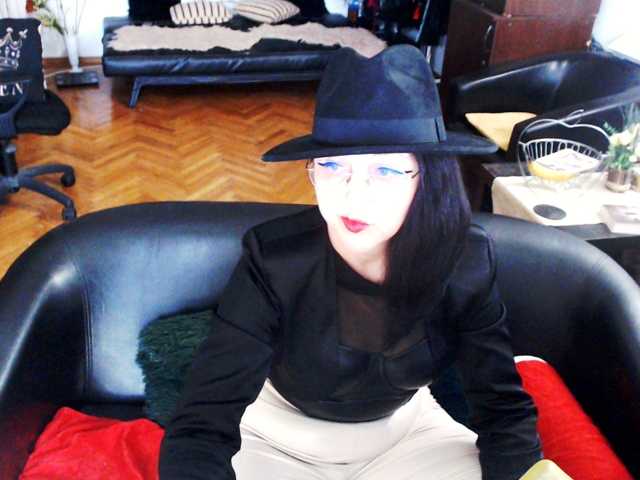 1imperatriza live cam on BongaCams