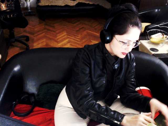 1imperatriza live cam on BongaCams