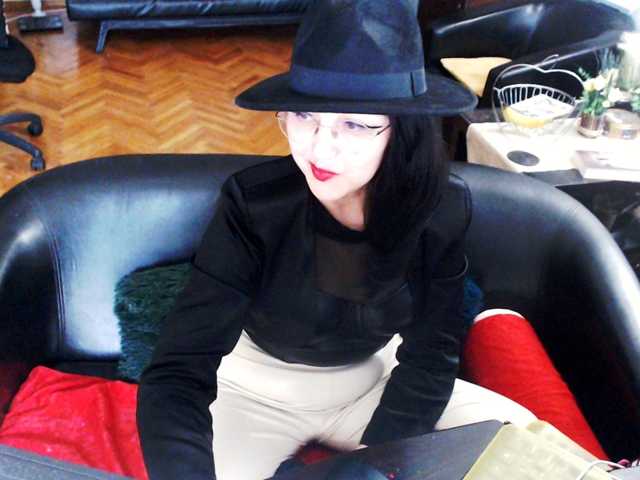 le modèle ImperatrizaDS est en webcam porno dans un show sur le site bongacams, il possède les tags suivants: White/Caucasian,Brunette,Trimmed