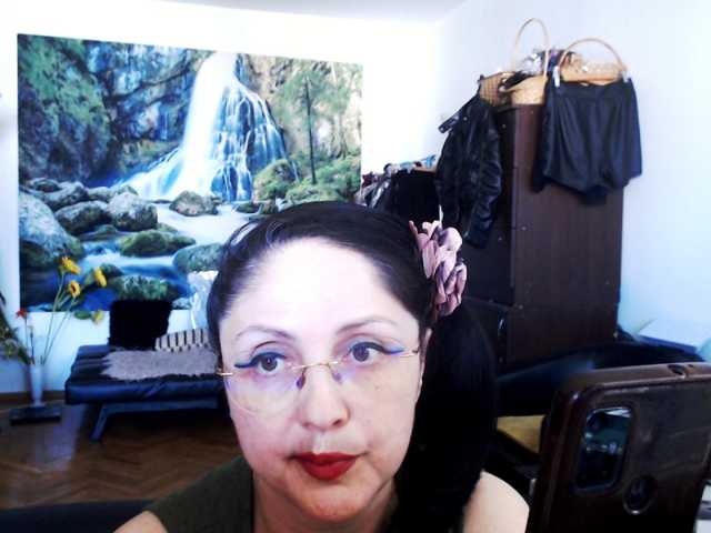 1imperatriza live cam on BongaCams
