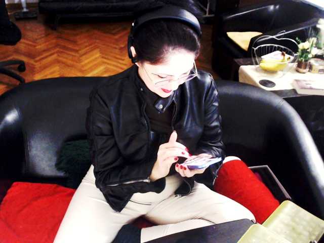 1imperatriza live cam on BongaCams