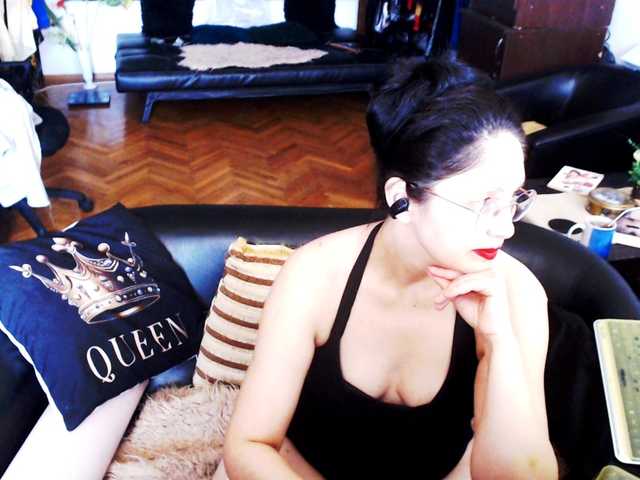le modèle ImperatrizaDS est en webcam porno dans un show sur le site bongacams, il possède les tags suivants: White/Caucasian,Brunette,Trimmed