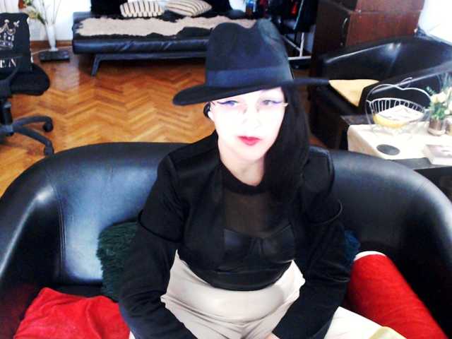 le modèle ImperatrizaDS est en webcam porno dans un show sur le site bongacams, il possède les tags suivants: White/Caucasian,Brunette,Trimmed