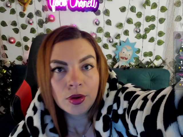 Cocochanell è una camgirl italiana sensuale durante uno show su BongaCams. Tag più rilevanti: Latino/Hispanic,Redhead,Trimmed