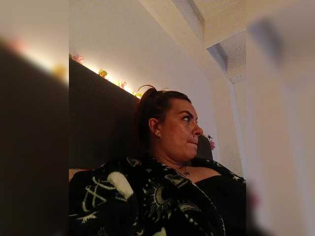 Cocochanell è una modella italiana in cam durante uno show su BongaCams. Tag principali: Latino/Hispanic,Redhead,Trimmed