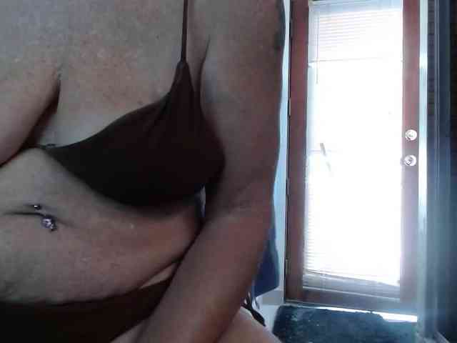 April_XO webcam