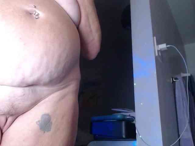 April_XO webcam