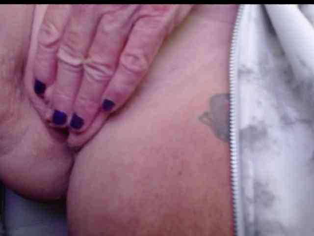 April_XO webcam