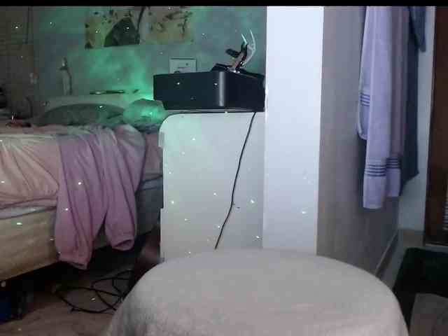 April_XO webcam
