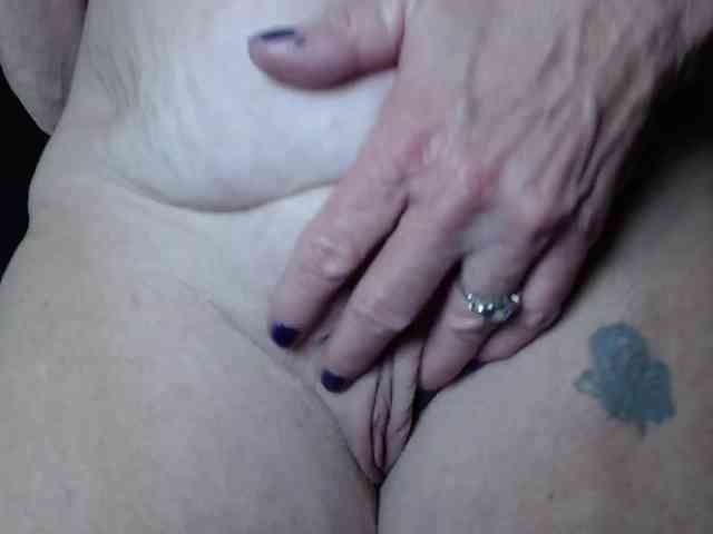 April_XO webcam