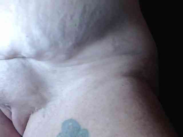 April_XO webcam