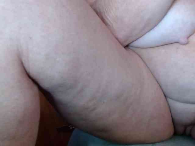 April_XO webcam