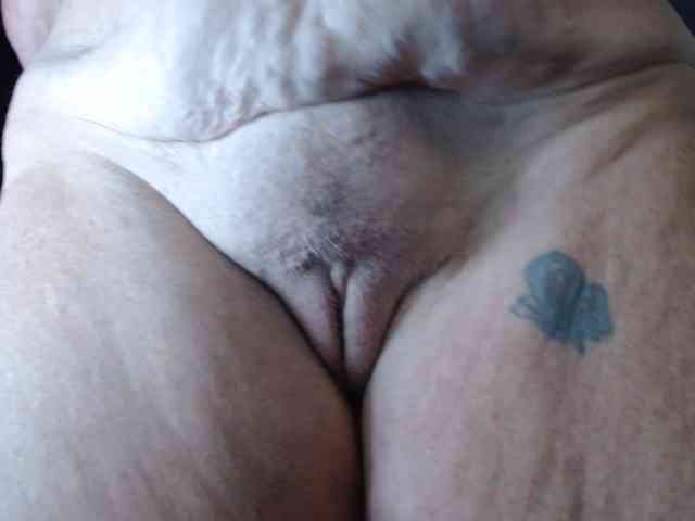 April_XO webcam