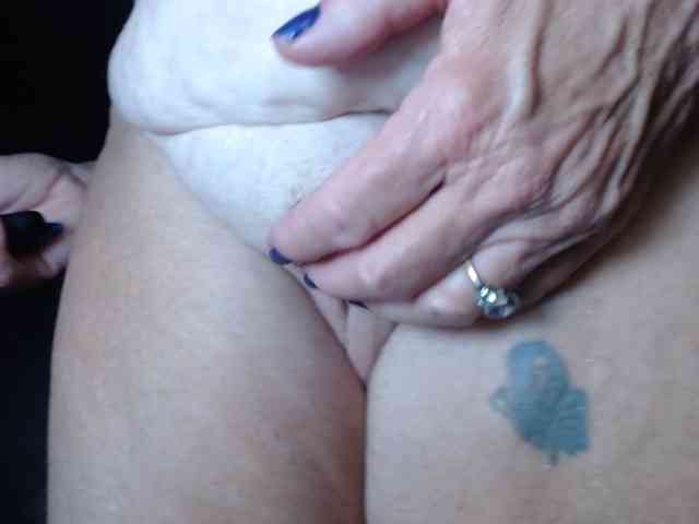 April_XO webcam