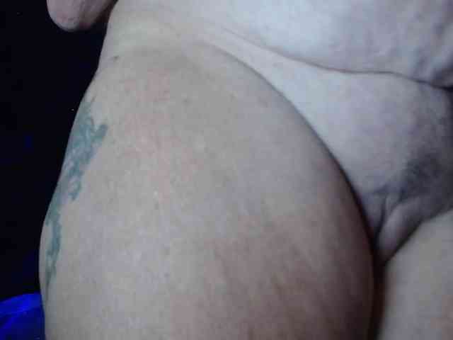 April_XO webcam