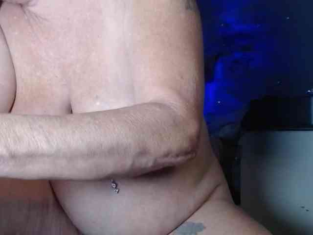 Modelo: April_XO