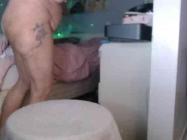 April_XO webcam