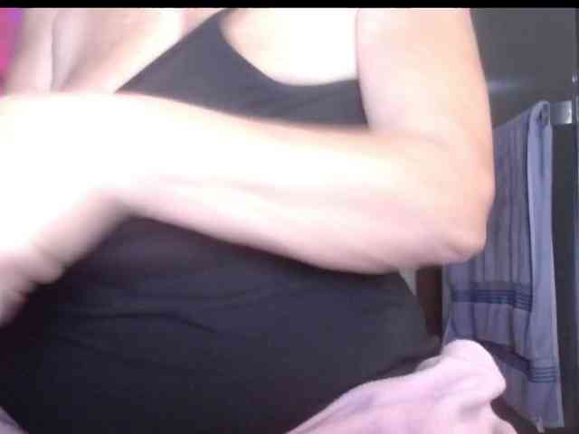 April_XO webcam