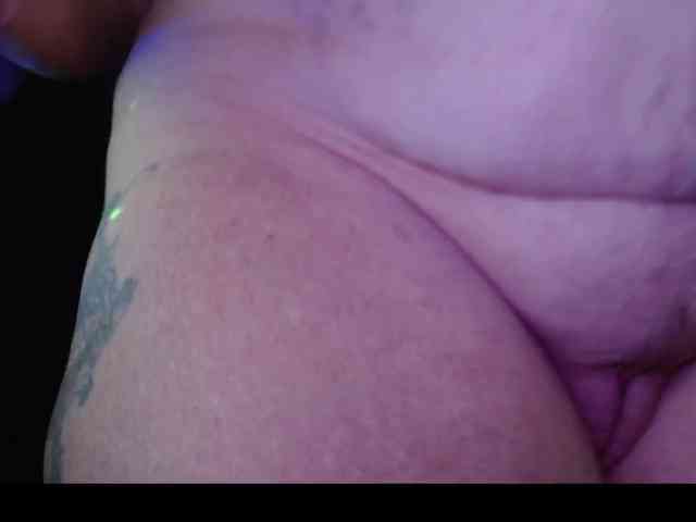 April_XO webcam