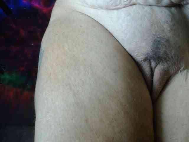 April_XO webcam