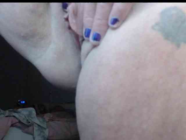 April_XO webcam