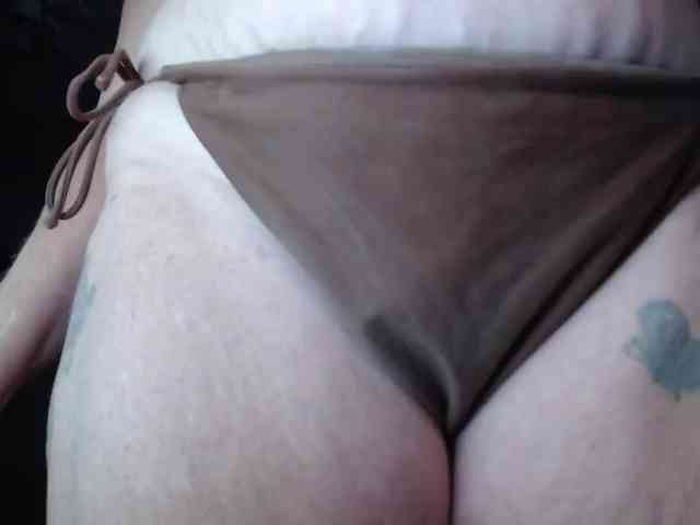 April_XO webcam