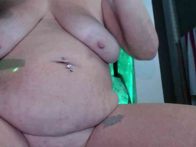 April_XO webcam