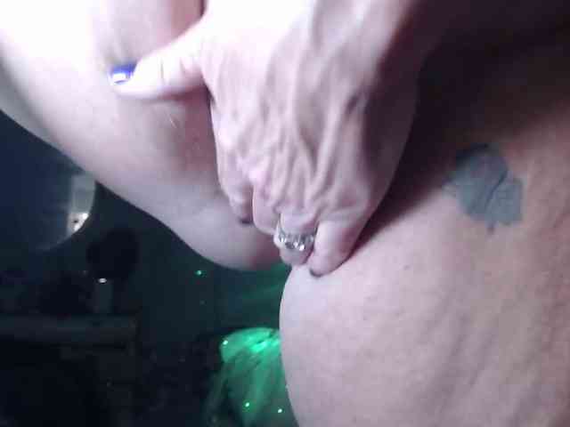 April_XO webcam