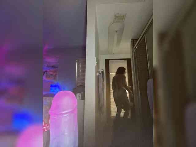April_XO webcam