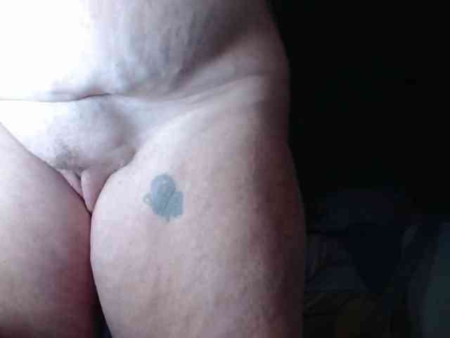 April_XO webcam