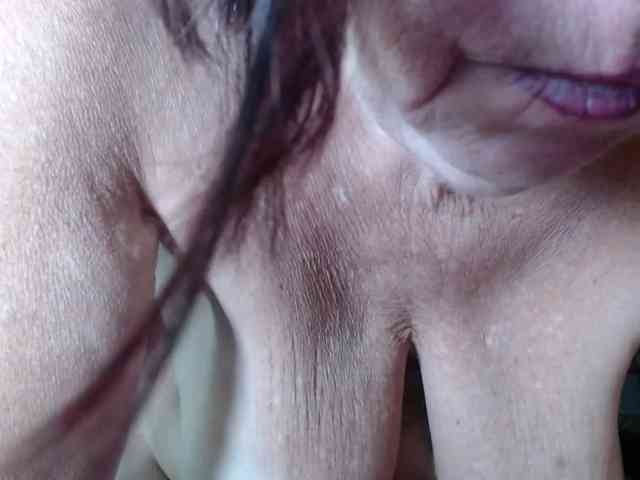 April_XO webcam