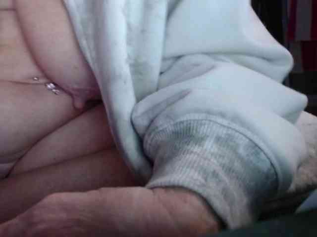 April_XO webcam
