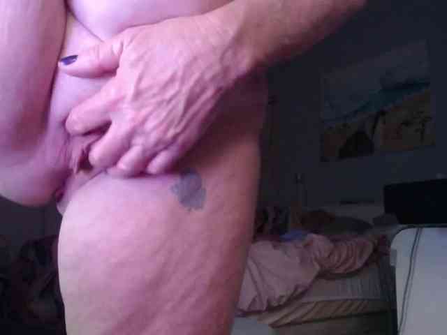 April_XO webcam