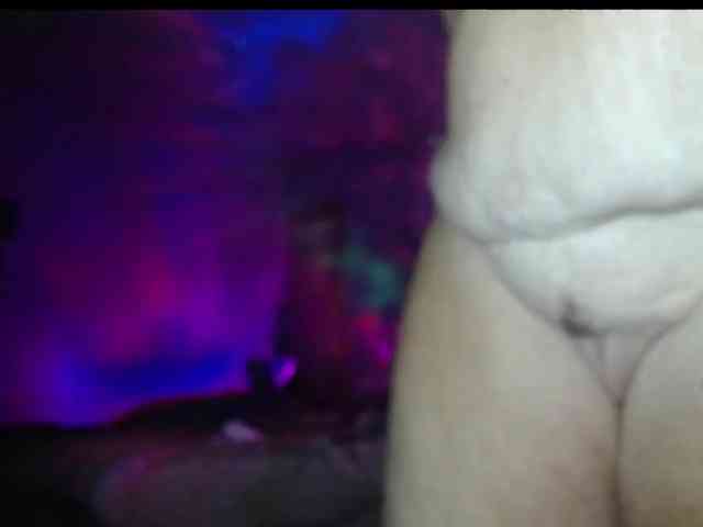 April_XO webcam