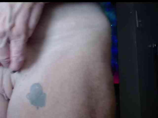 April_XO webcam