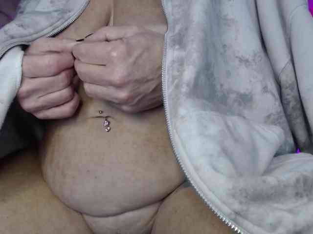 April_XO webcam