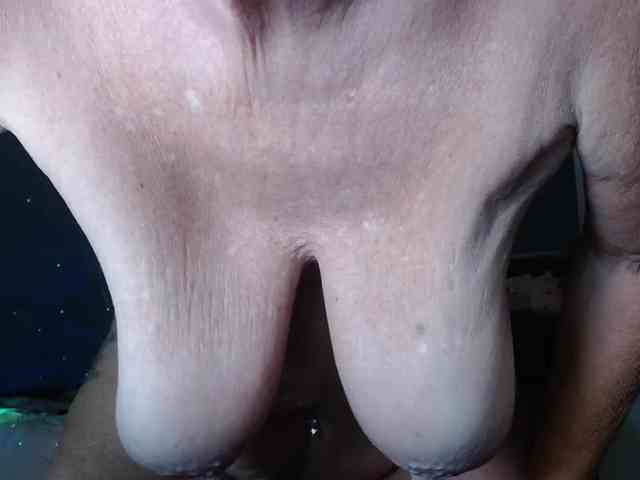 April_XO webcam