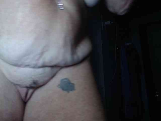 April_XO webcam