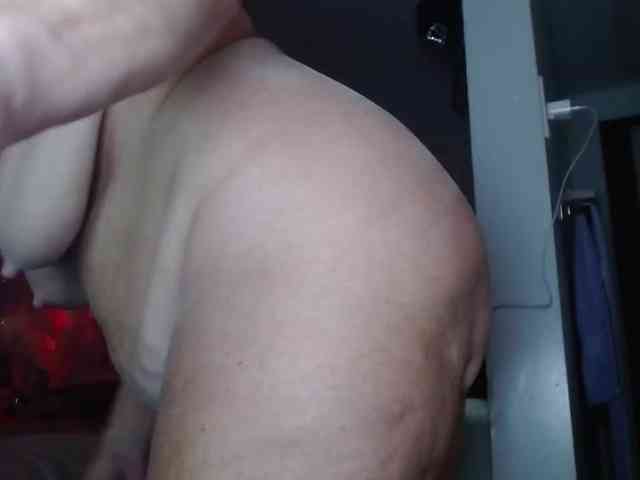 April_XO webcam