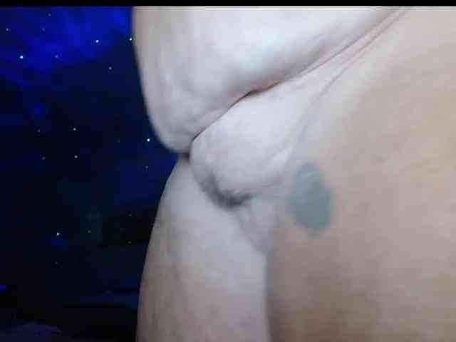 April_XO webcam