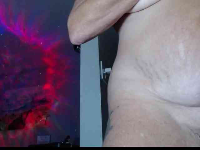 April_XO webcam