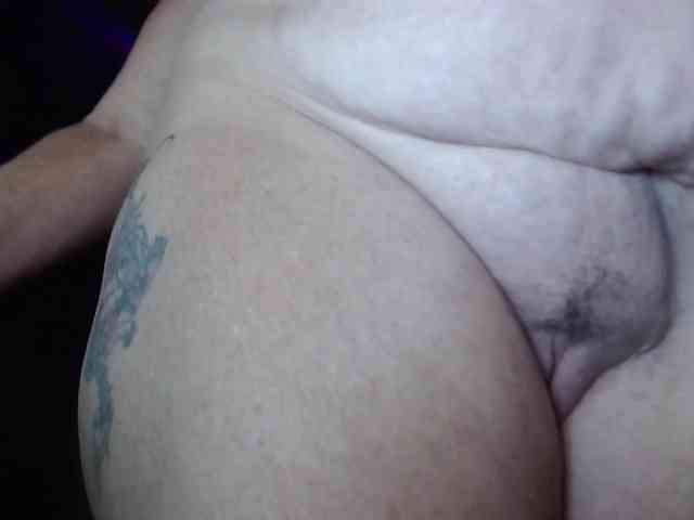April_XO webcam