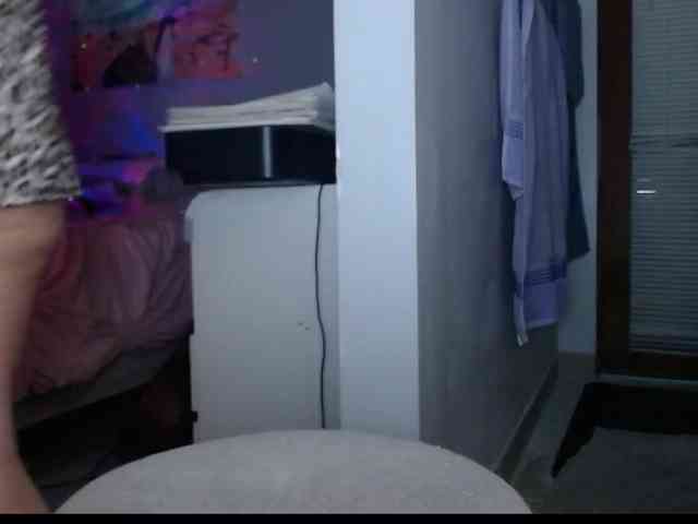 April_XO webcam