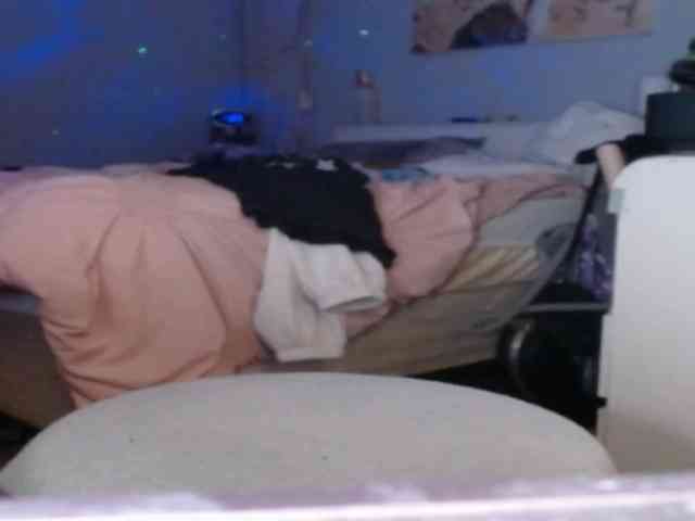 April_XO webcam