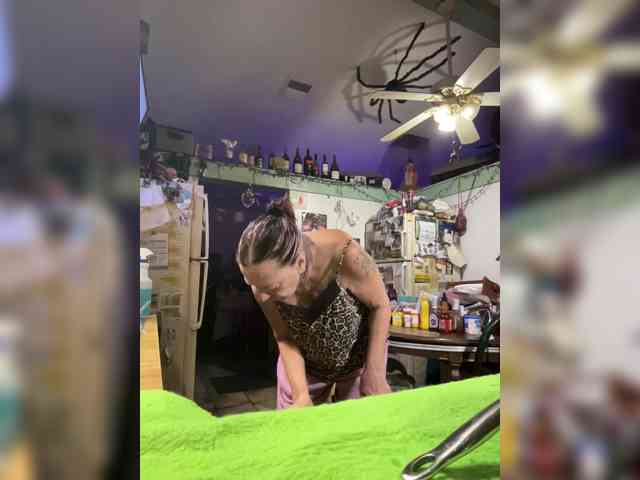 April_XO webcam