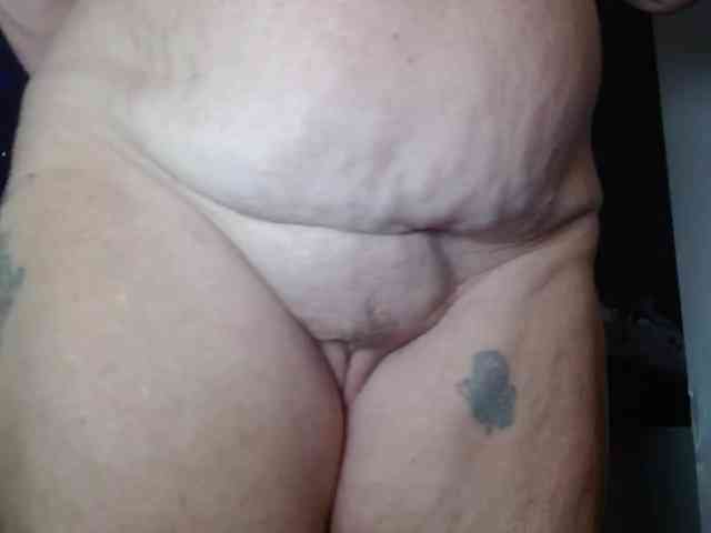 April_XO webcam